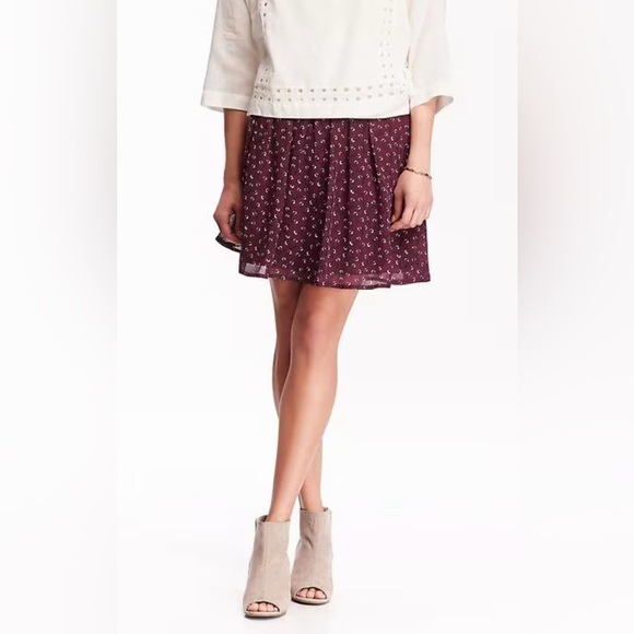 OLD NAVY Pleated Floral Chiffon Skater Mini Skirt in Burgundy Size Medium - Picture 1 of 7